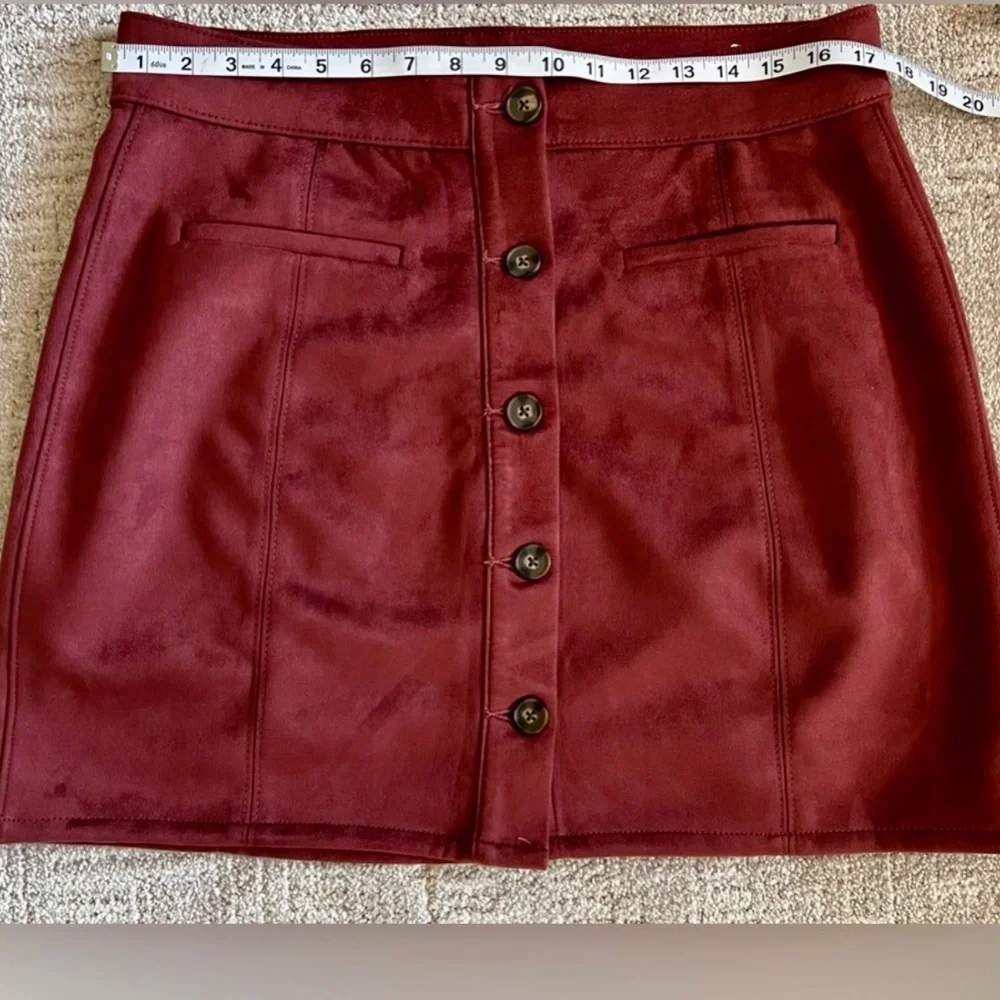Maurices Faux Suede Button Down High Rise Burgundy Skirt Size 14‎